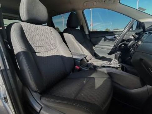 Used 2019 Nissan Rogue SV image 9