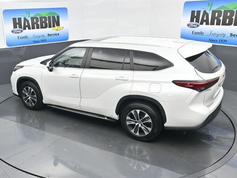 Used 2023 Toyota Highlander XLE FWD image 27