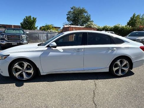 Used 2018 Honda Accord Touring image 7