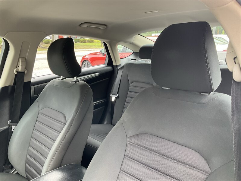 Used 2018 Ford Fusion SE FWD image 22