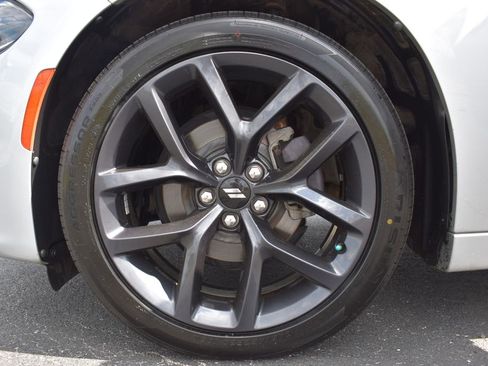 Used 2019 Dodge Charger SXT w/ Blacktop Package image 16