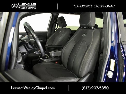 Used 2020 Chrysler Pacifica Touring w/ S Appearance Package image 18