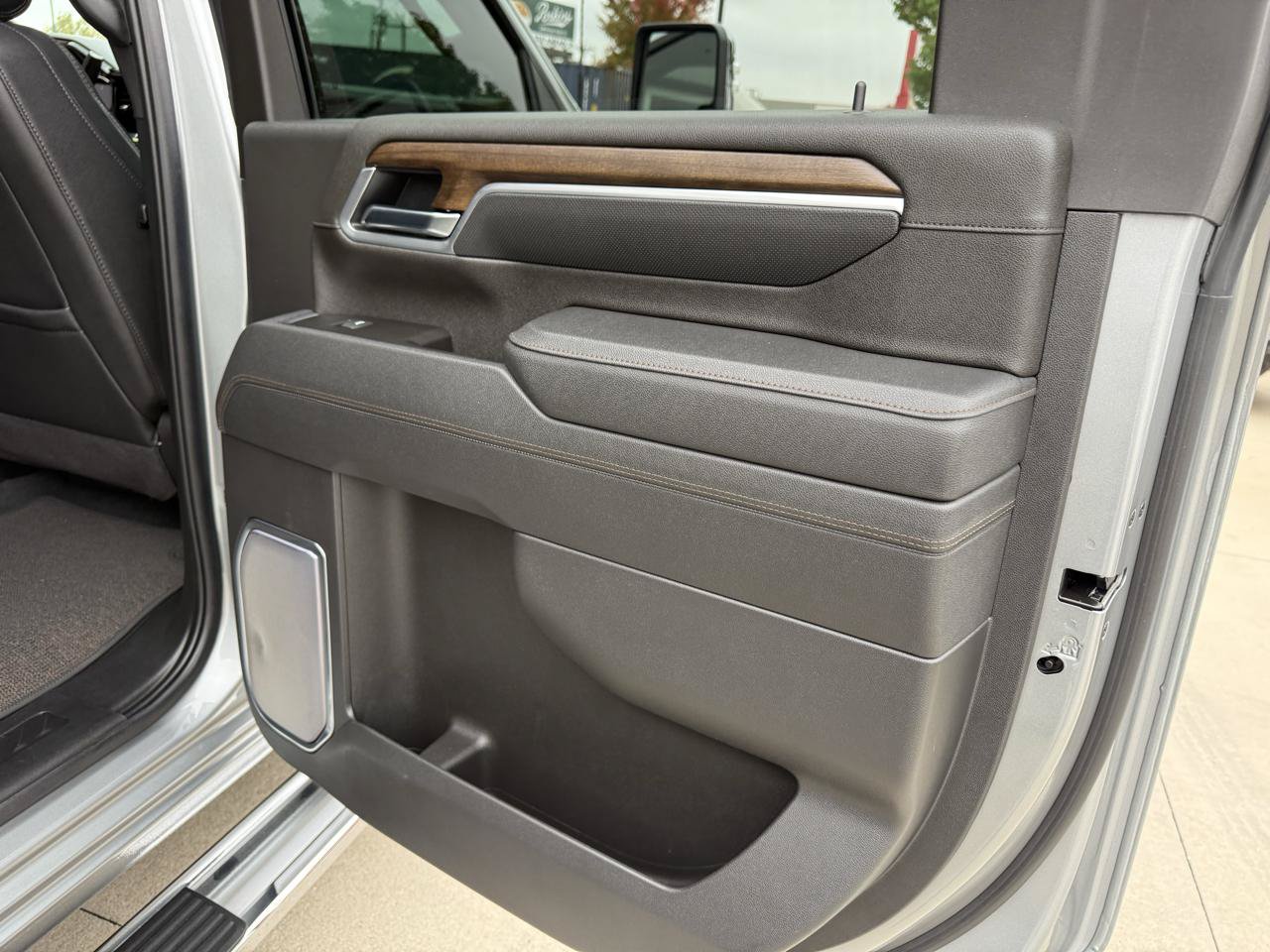 Used 2025 Chevrolet Silverado 3500 High Country w/ High Country Premium Package AWD/4WD image 22