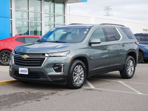 Used 2023 Chevrolet Traverse LT w/ Rear Camera Mirror Package AWD/4WD image 2