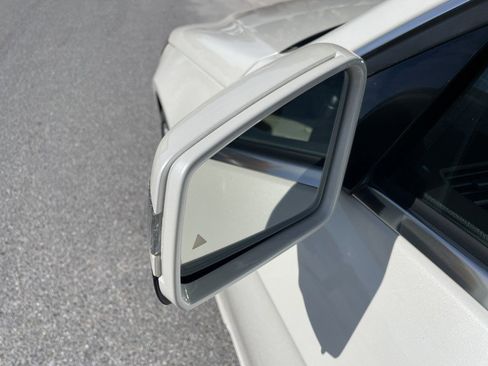 Used 2014 Mercedes-Benz E 550 4MATIC Sedan image 26