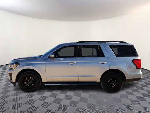 Used 2023 Ford Expedition XLT RWD image 2