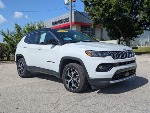 Used 2025 Jeep Compass Limited AWD/4WD image 10