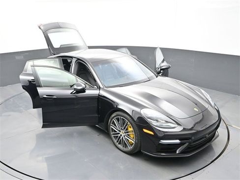 Used 2017 Porsche Panamera Turbo image 32