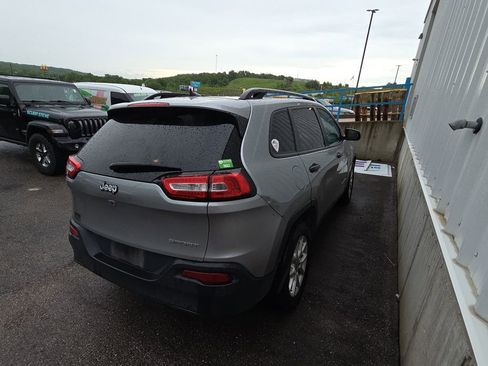Used 2017 Jeep Cherokee Sport FWD image 6