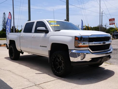 Used 2018 Chevrolet Silverado 1500 LT w/ All Star Edition AWD/4WD image 3
