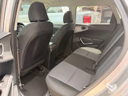 Used 2023 Kia Soul LX w/ LX Technology Package FWD image 7