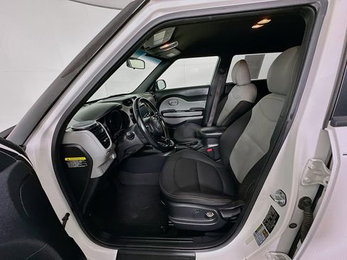 Used 2015 Kia Soul + w/ Audio Package FWD image 13