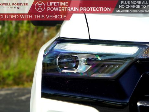 Used 2024 Chevrolet Colorado Z71 w/ Z71 Convenience Package 2 image 3