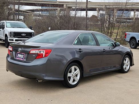 Used 2014 Toyota Camry SE image 5