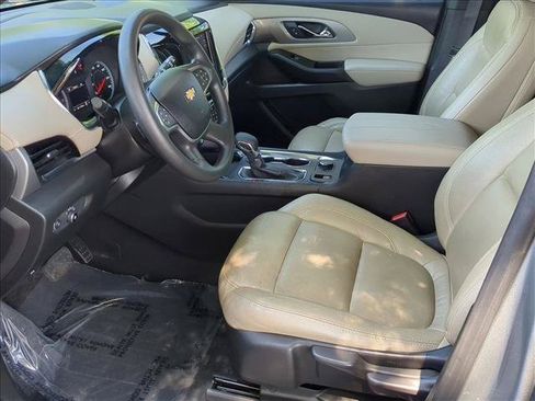 Used 2023 Chevrolet Traverse LS FWD image 15