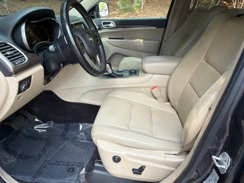 Used 2017 Jeep Grand Cherokee Limited w/ Luxury Group II AWD/4WD image 11