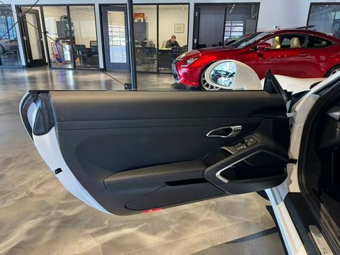 Used 2017 Porsche 911 Carrera image 9