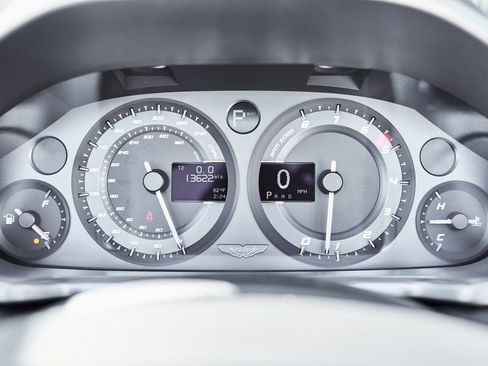 Used 2017 Aston Martin Vanquish S image 61