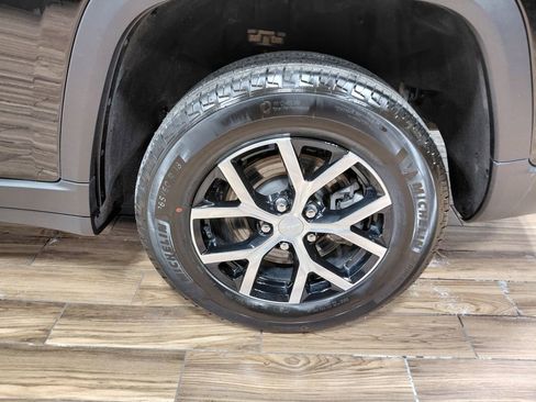 Certified 2025 Jeep Grand Cherokee L Limited AWD/4WD image 30