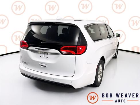 Used 2019 Chrysler Pacifica Touring Plus FWD image 8