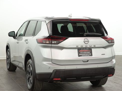 Used 2025 Nissan Rogue SV AWD/4WD image 10