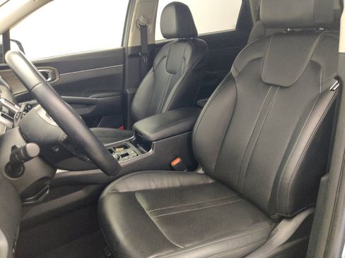 Used 2022 Kia Sorento EX w/ Panoramic Sunroof Package image 17