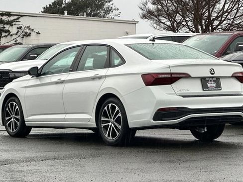 Used 2023 Volkswagen Jetta Sport image 6