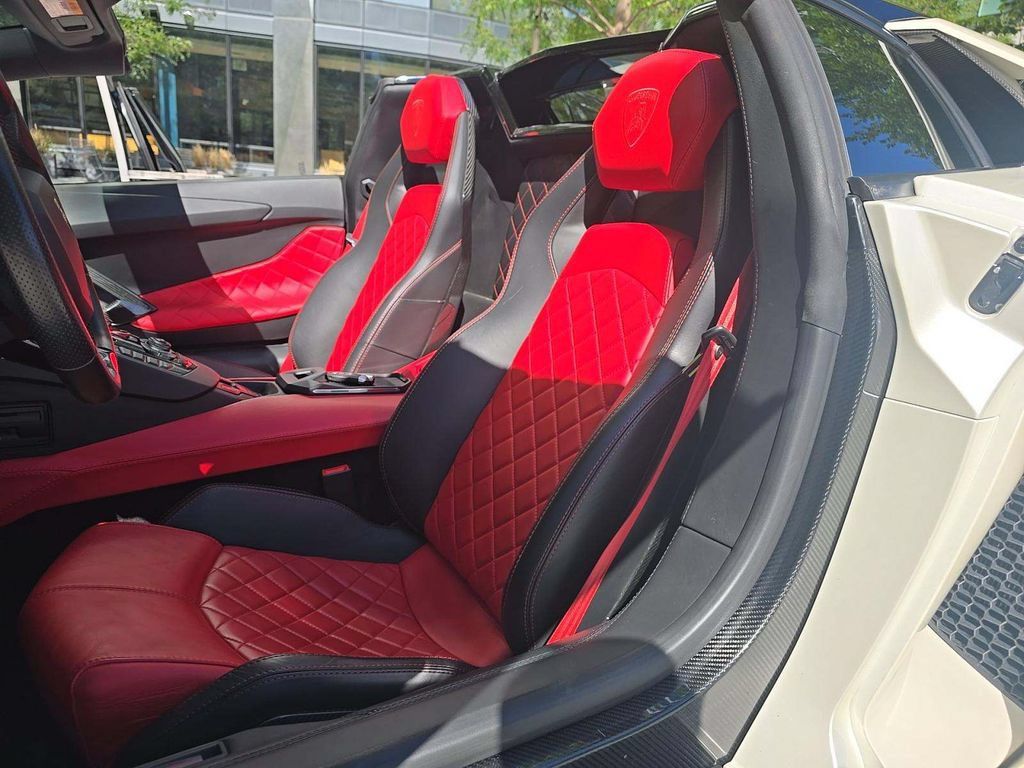 Used 2018 Lamborghini Aventador S AWD/4WD image 5