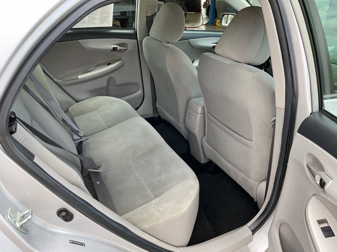 Used 2011 Toyota Corolla LE FWD image 31