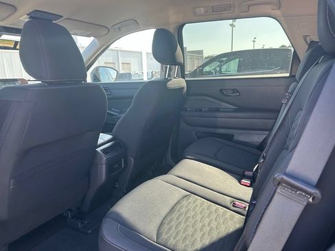 Used 2025 Nissan Pathfinder SV FWD image 9