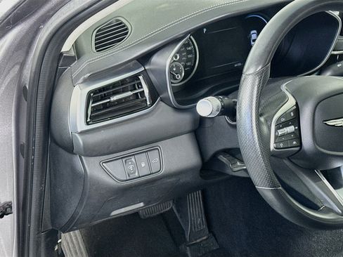 Used 2025 Genesis G70 2.5T RWD image 17