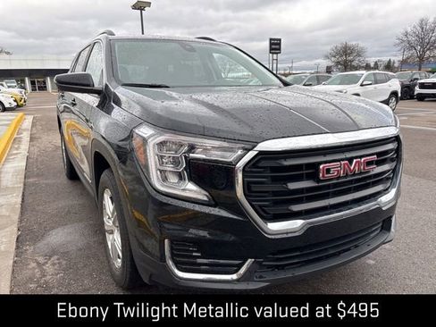 Used 2023 GMC Terrain SLE w/ Driver Convenience Package image 4