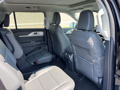 Used 2025 Ford Explorer Active w/ Active Comfort Package AWD/4WD image 14