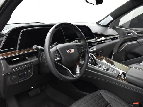 Used 2023 Cadillac Escalade Sport Platinum w/ LPO, ONYX Package AWD/4WD image 17