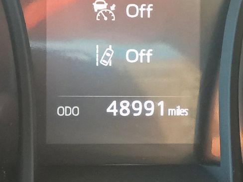 Used 2024 Toyota Camry SE image 2