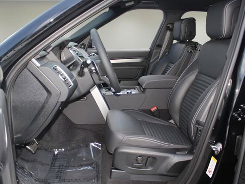 New 2025 Land Rover Discovery Dynamic SE image 9