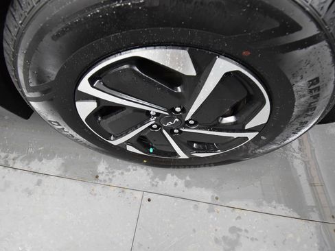 Used 2023 Kia Sportage LX image 9