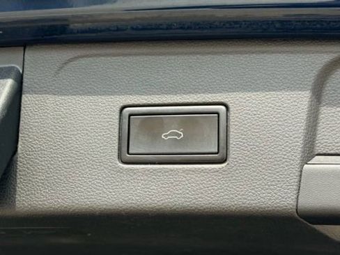 Used 2019 Volkswagen Atlas SEL Premium image 26