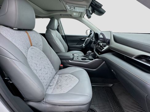 Used 2023 Toyota Highlander Bronze Edition image 22