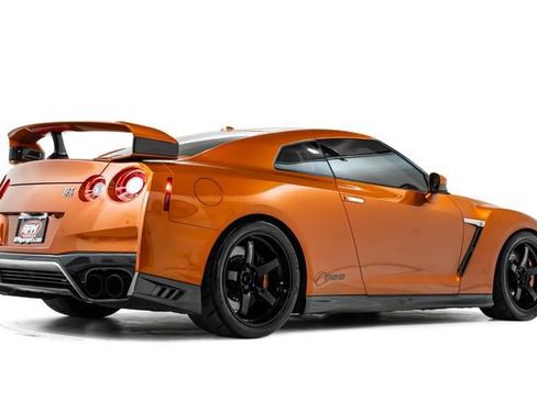 Used 2017 Nissan GT-R Premium w/ Premium Interior Package AWD/4WD image 4