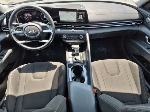 Certified 2025 Hyundai Elantra SEL FWD image 31