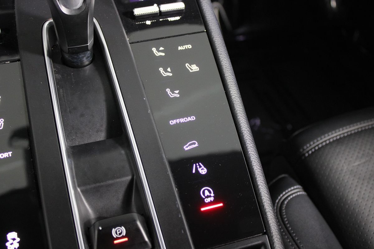 Used 2022 Porsche Macan AWD/4WD image 22