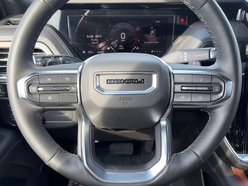 Used 2025 GMC Yukon Denali AWD/4WD image 11