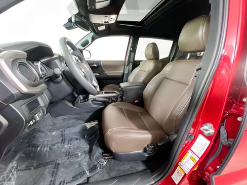 Used 2019 Toyota Tacoma Limited image 22