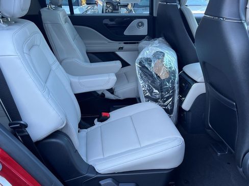 New 2026 Lincoln Aviator Reserve w/ Luxury Package image 9