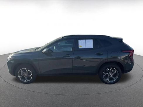 Used 2025 Chevrolet Trax LT image 9
