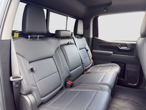 Used 2025 Chevrolet Silverado 1500 LT Trail Boss w/ Convenience Package II AWD/4WD image 18