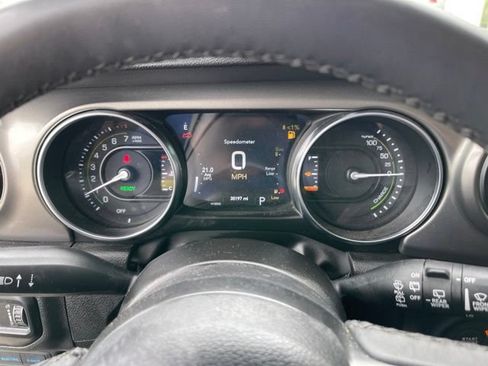 Used 2023 Jeep Wrangler Unlimited w/ Cold Weather Group AWD/4WD image 8