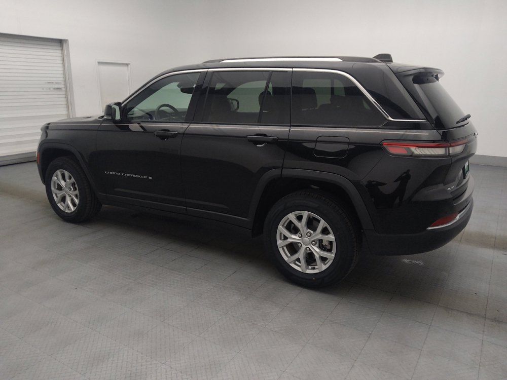 Used 2023 Jeep Grand Cherokee Limited w/ Trailer Tow Prep Group (B) AWD/4WD image 3