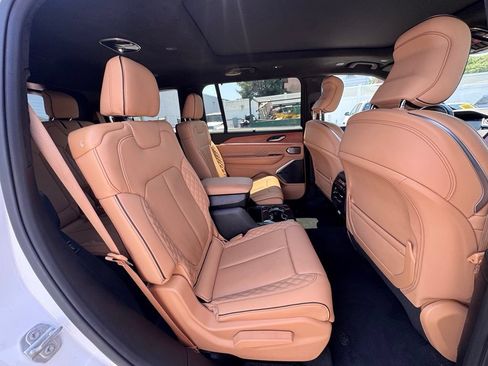 Used 2023 Jeep Grand Cherokee L Summit AWD/4WD image 21